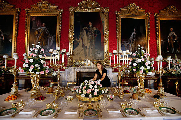 Buckingham Palace: Two suspected burglars arrested ... Queens Bedroom Buckingham Palace