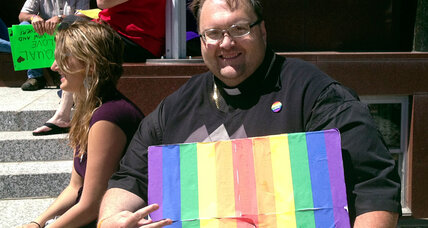 Same-sex marriage: After 550 Wisconsin couples wed, US judge stays her ruling (+video)