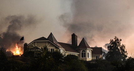 Santa Clarita fire near homes