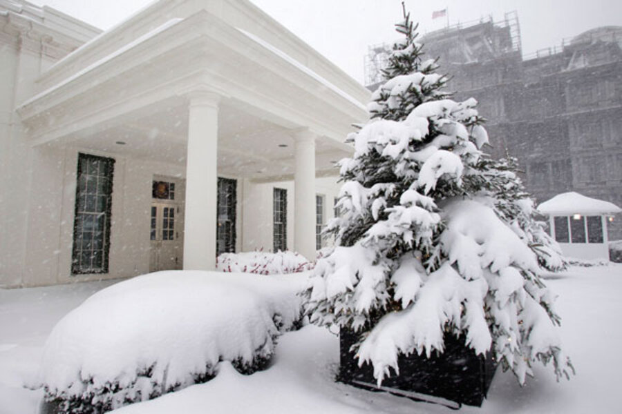 The White  House  in snow  CSMonitor com