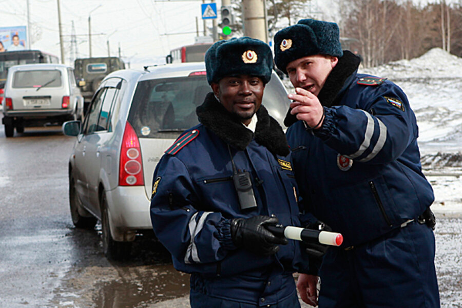 Фото полицейского негра