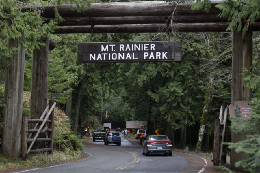 mount rainier national park sign