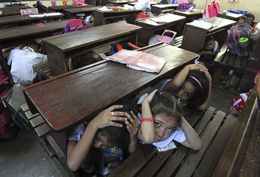 Школа землетрясение. Филиппинские школьники. Школьники Филиппины. Школьников в Филиппинах. Школьник филиппинец.