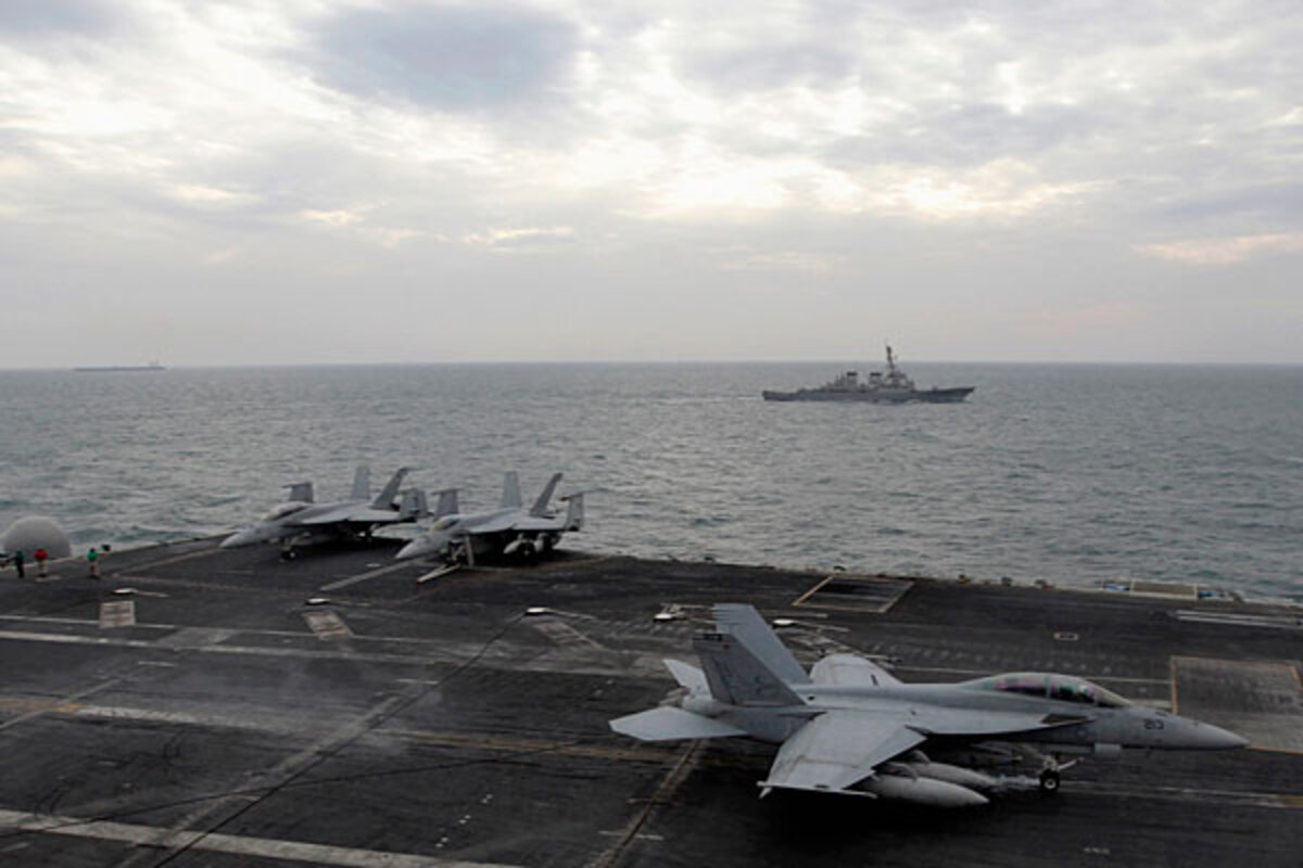 USS Abraham Lincoln returns to Persian Gulf shadowed by Iranian boats -  CSMonitor.com