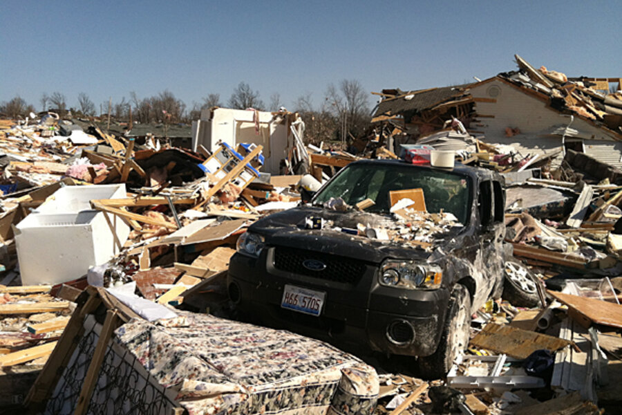 Tornado S Aftermath Illinois City Is Stunned And Roused To Action Csmonitor Com