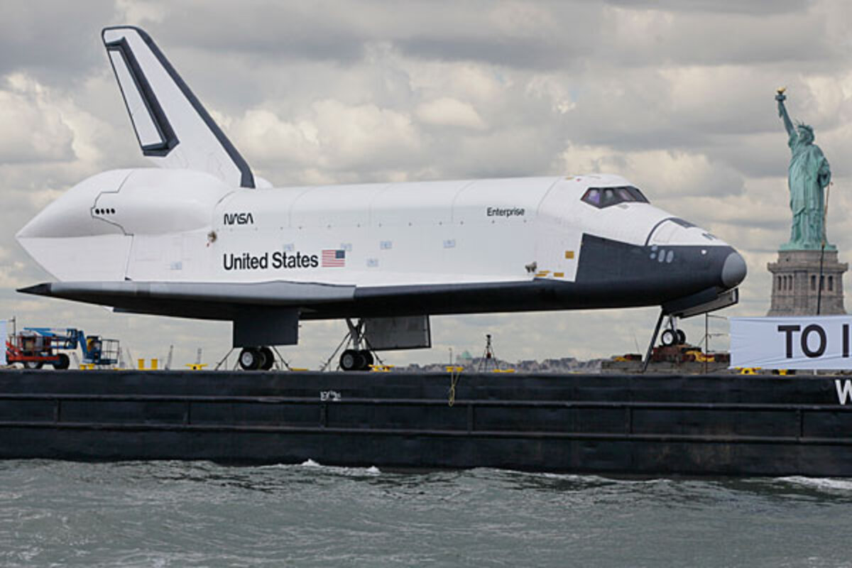 Space Shuttle Enterprise sails to New York - CSMonitor.com, image size:1200x800