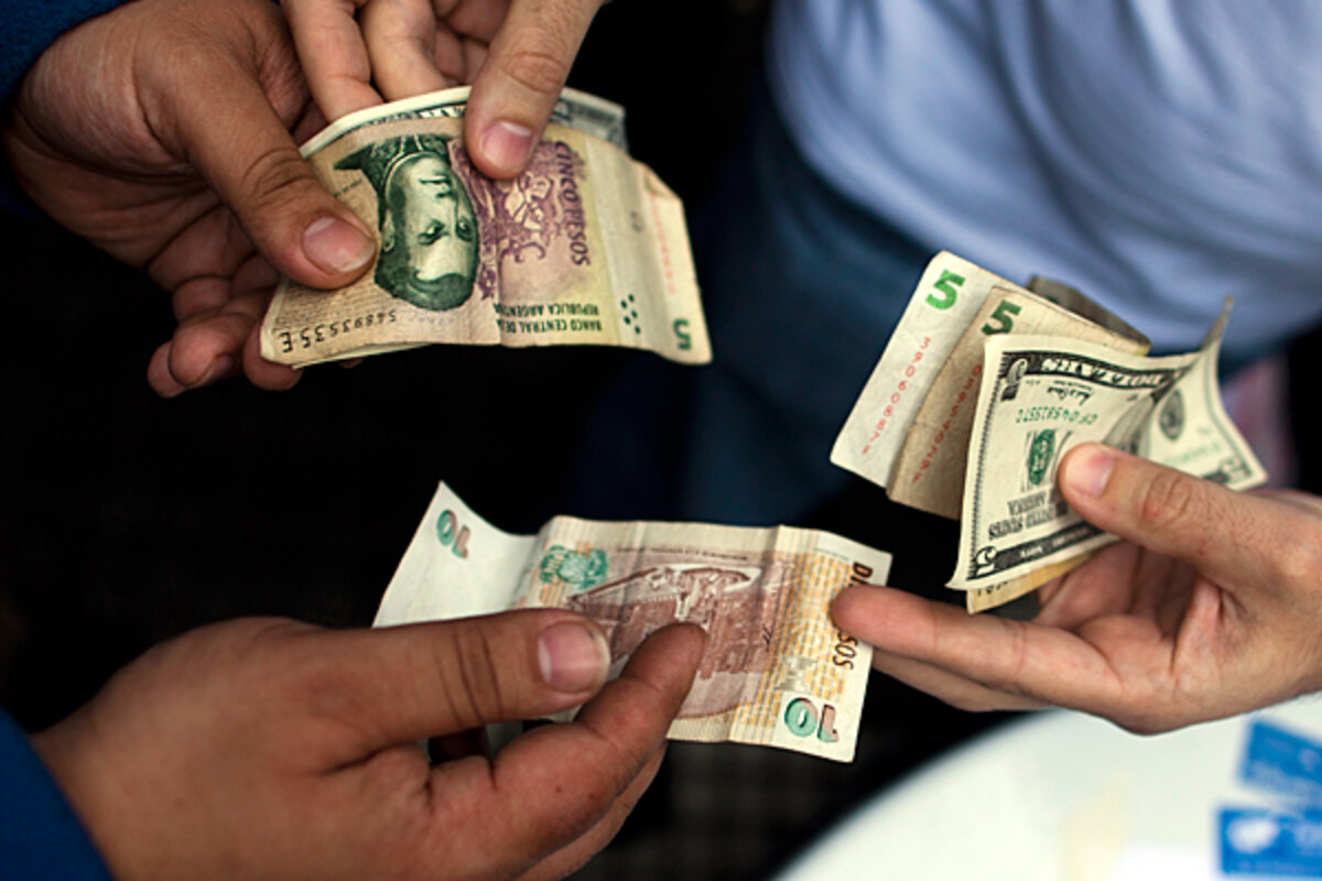 Argentina clamps down on public access to US dollars - CSMonitor.com