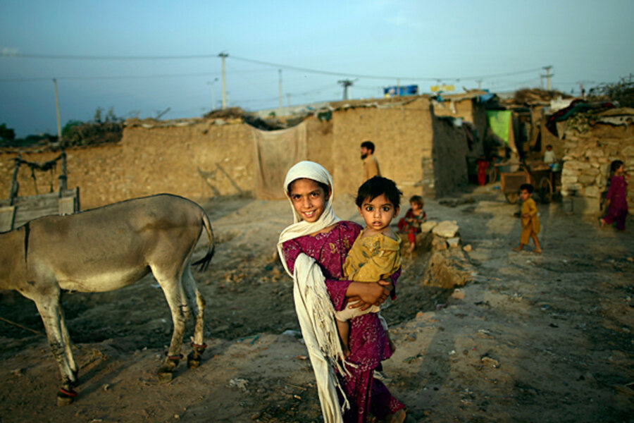 Pakistan to push out Afghan refugees - CSMonitor.com