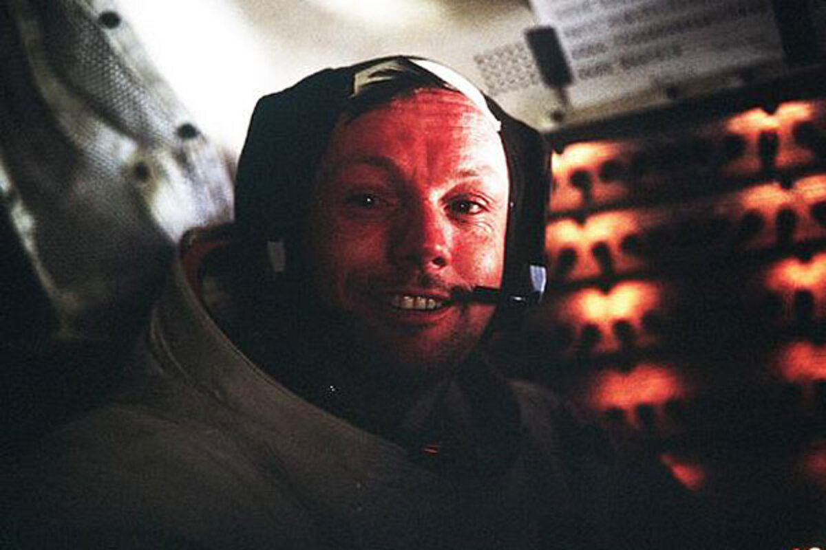 Neil Armstrong, first man on the moon, passes away - CSMonitor.com, image size:1200x800