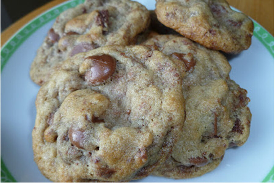 Brown Butter Chocolate Chip Cookie Skillet (Pizookie) - Damn Delicious