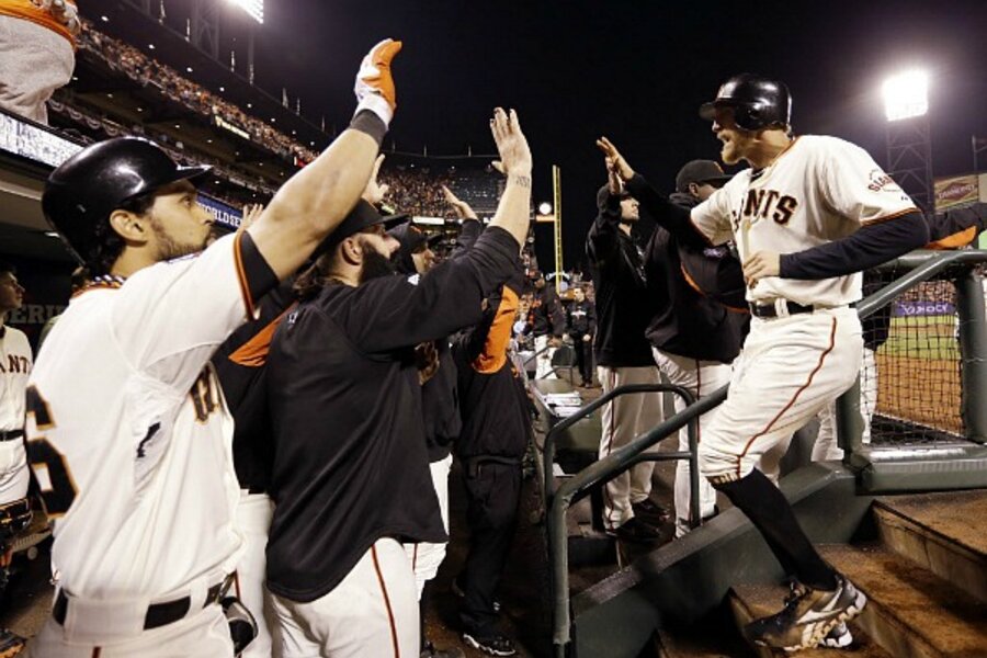 Led by Scutaro, Venezuelans come through for Giants