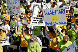 Wal-Mart Fights Back As Black Friday Strike Nears - CSMonitor.com