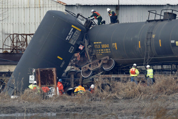 New Jersey Derailment How Safe Are Hazmat Rail Shipments 3810