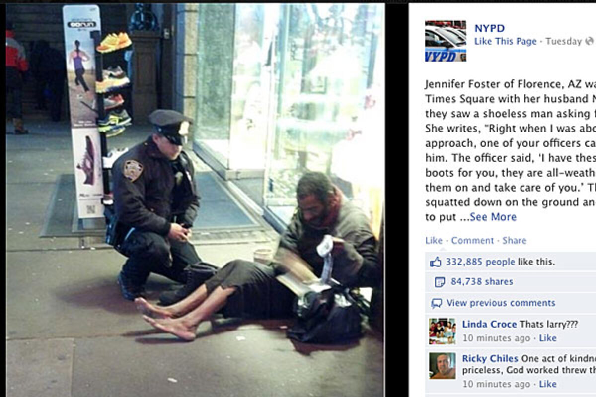 NYC cop buys boots for homeless man, photo goes viral - CSMonitor.com