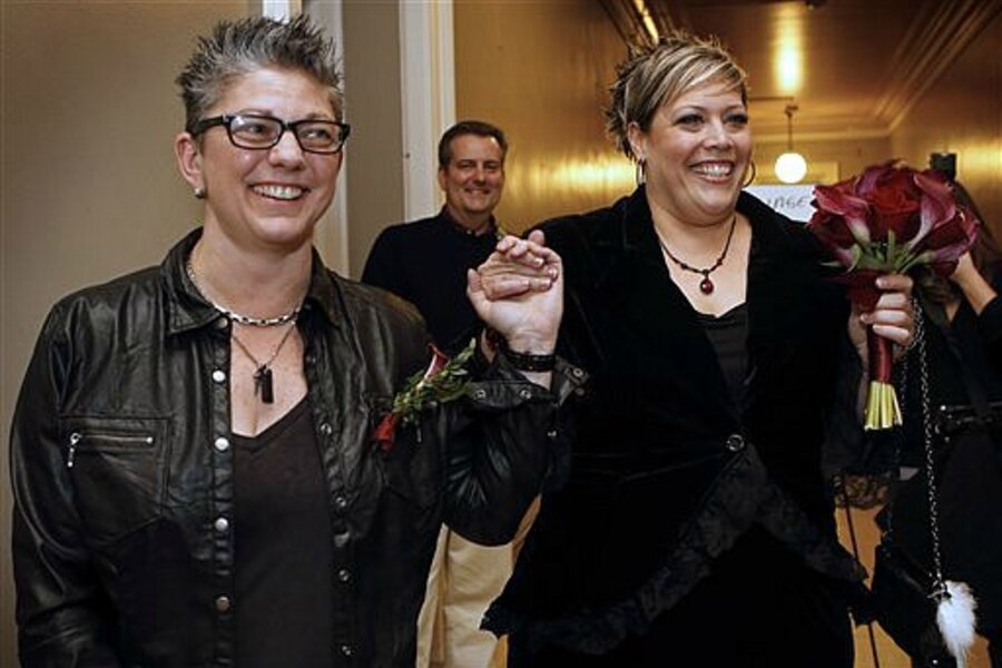 Maine same-sex couples marry in first hours of law - CSMonitor.com