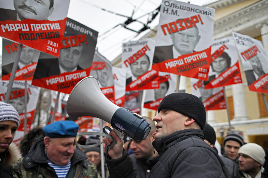 Russians march in protest of American adoption ban - CSMonitor.com