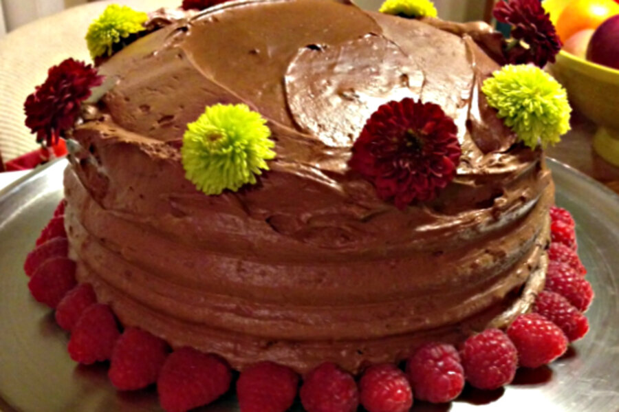 https://images.csmonitor.com/csm/2013/01/chococake.jpg?alias=standard_900x600