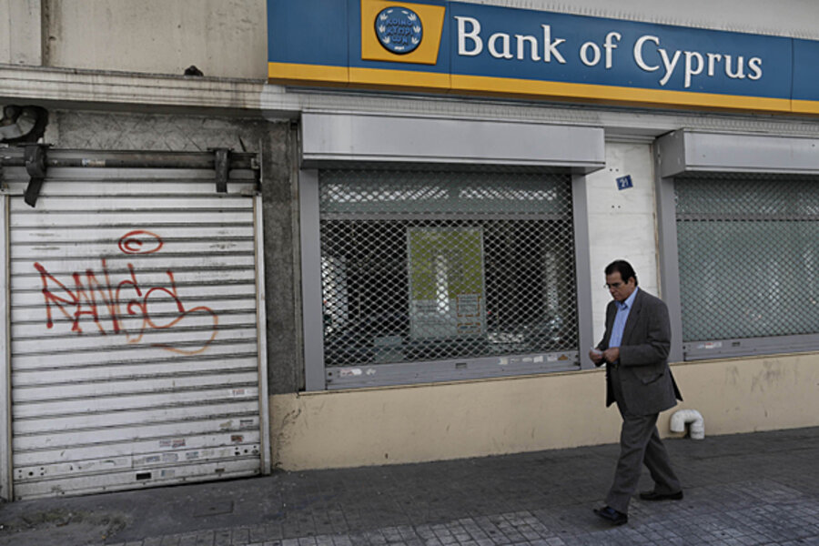 Units bank. Центробанк Кипра. Bank of Cypru. Банк Кипра совет директоров. ЦБ Кипра фото.