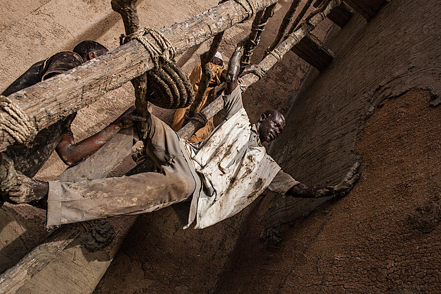 Mali: Replastering the biggest mud building in the world - CSMonitor.com