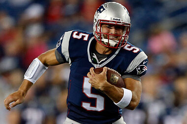 Tim Tebow enters Patriots-Eagles game 