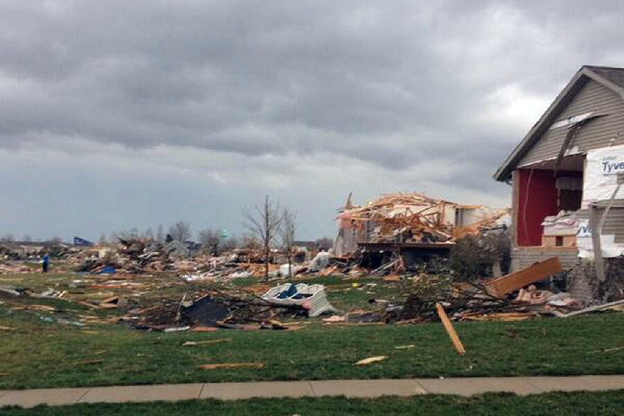 Midwest tornado: Powerful storm heads east from Great Lakes - CSMonitor.com