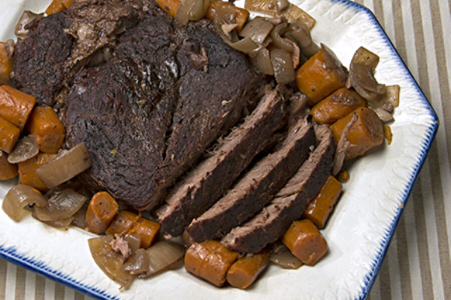 Slow cooker pot roast with carrots