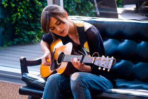 Keira knightley store begin again