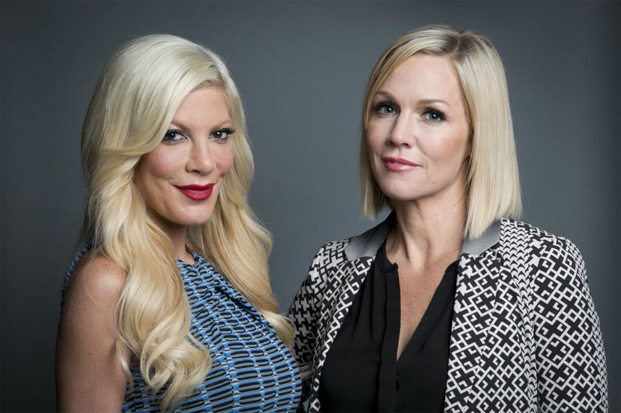 Jennie Garth And Tori Spelling Of Beverly Hills 90210 Reunite For