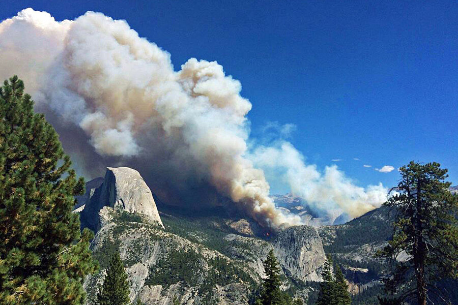 Yosemite fire quadruples in size, forces evacuation