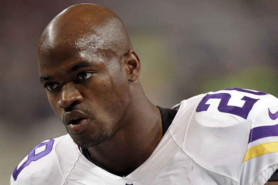 Adrian Peterson shows off Vikings' new uniforms