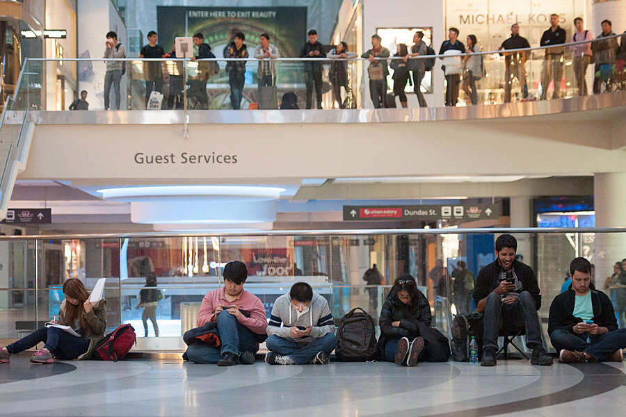 Sources: Apple to Expand Crowded Eaton Centre Store in Toronto