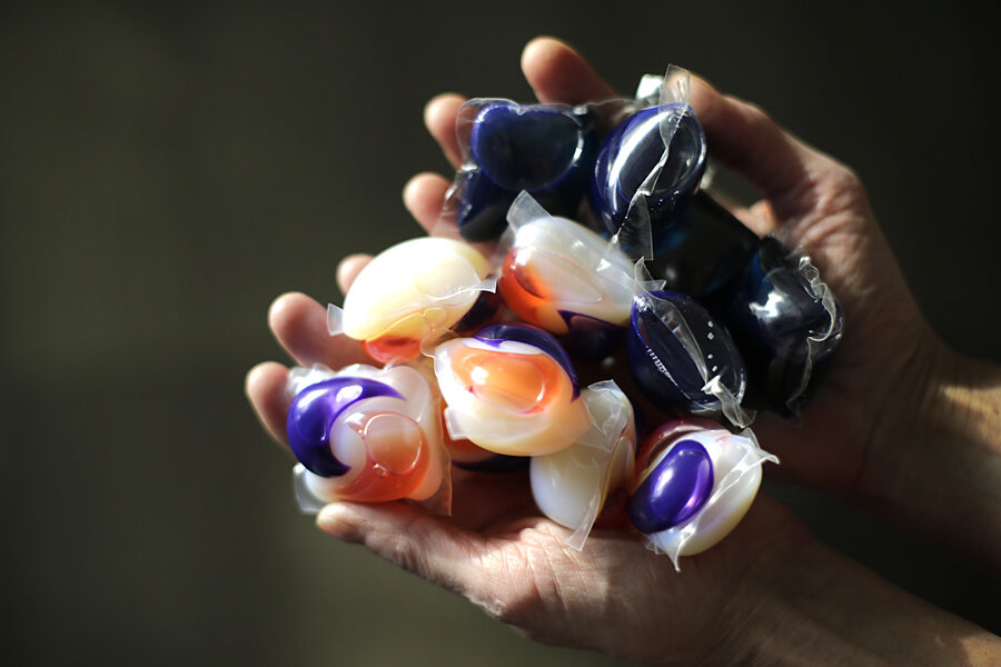 Laundry detergent pods poison hundreds of children, report finds