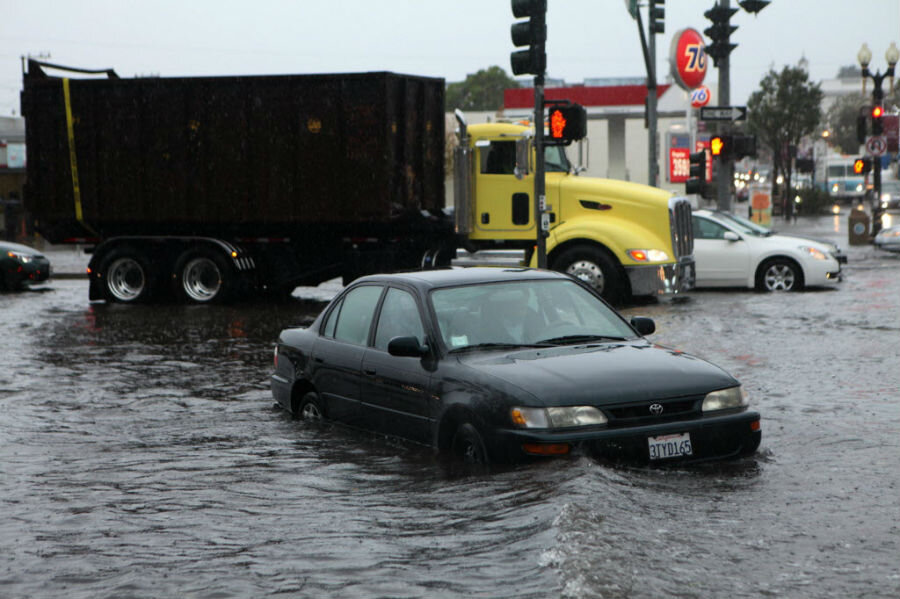 Record storm leaves 100,000 San Francisco Bay Area residents without ...