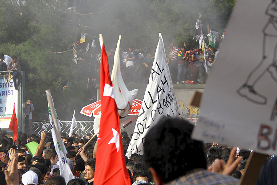 Турция люди. Рабочая партия Курдистана в Турции. Митинг в Турции. Митинги Турция Анталия. Турция 1 июня