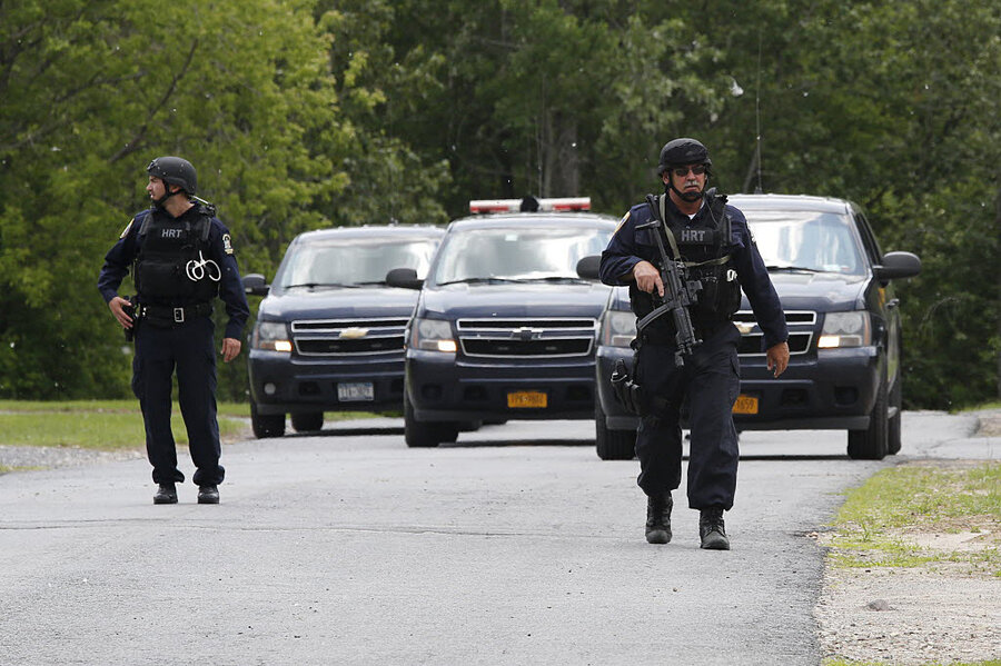 Bloodhounds may have picked up escaped killers' scent near N.Y. prison