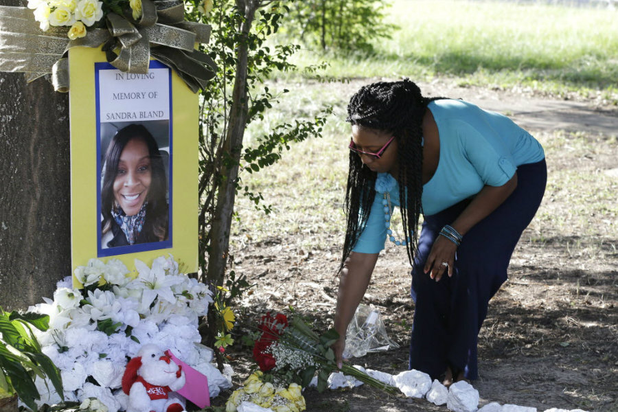 Sandra Bland's injuries consistent with suicide, autopsy shows ...