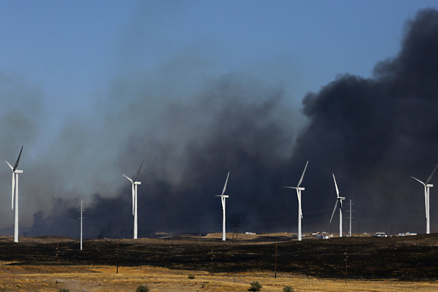 Hundreds evacuated as wildfire sweeps through central Wyoming ...