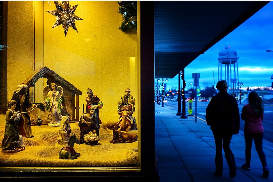 https://images.csmonitor.com/csm/2015/12/954382_1_1218-Nativity-window_standard_1.jpg?alias=standard_900x600