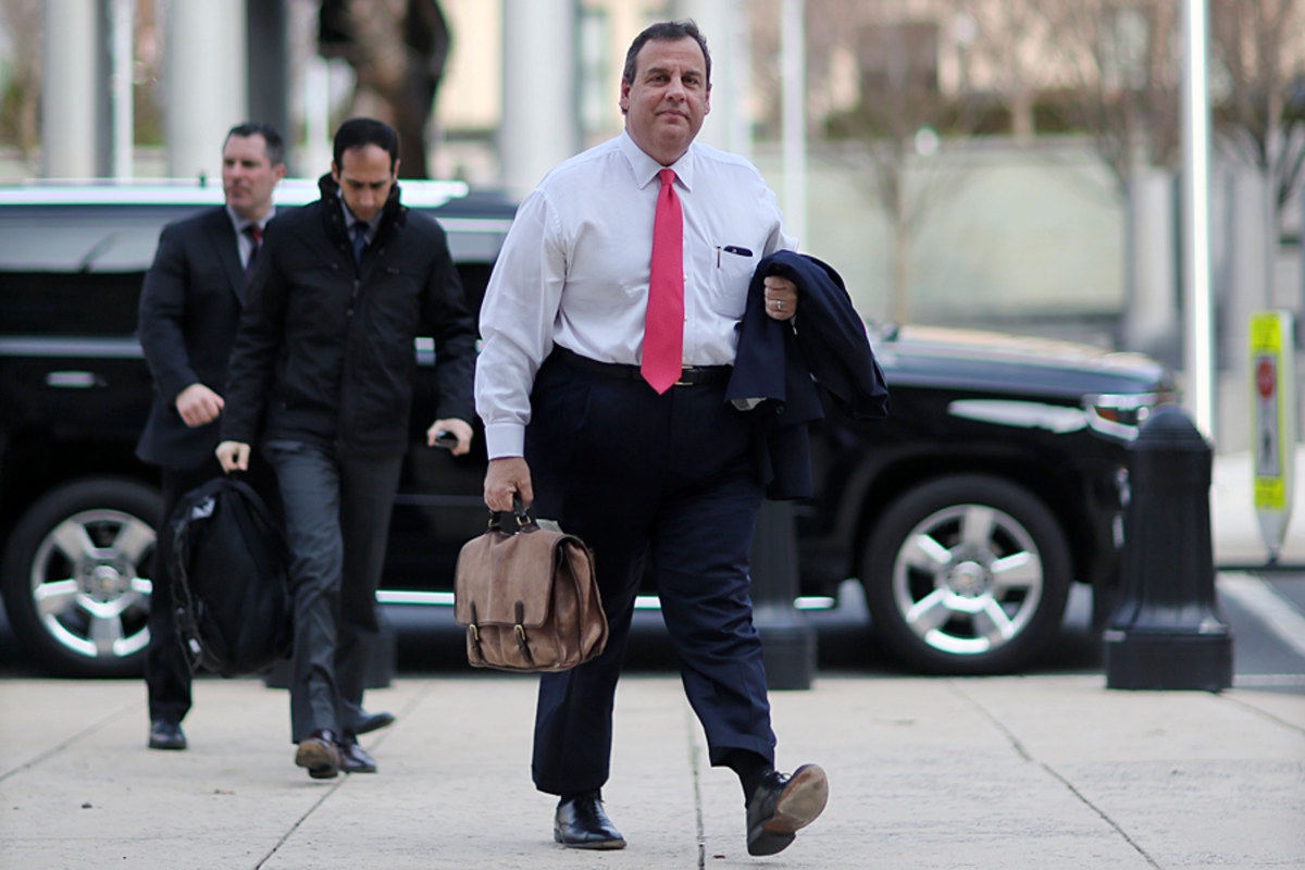 New Jersey lawmakers eye 21-plus smoking age. But is Christie on board?