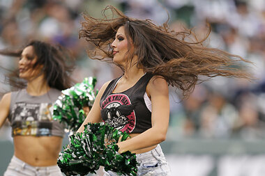 New York Jets Cheerleader Sues Team Over Low Pay, Unpaid Wages