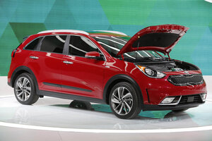 Hybrid Cars: 2017 Kia Niro Crossover Debuts At Chicago Auto Show ...