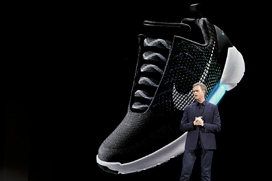 ganador Fabricante Recitar Nike's self-lacing shoes: Another product born of innovation - CSMonitor.com