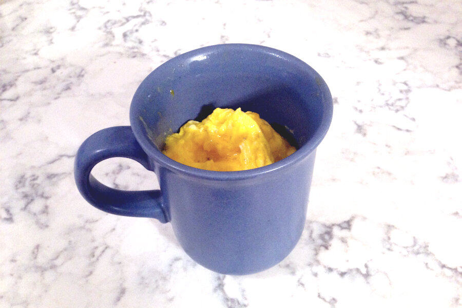 Microwave Scrambled Eggs in a Cup 
