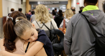 Senators to airlines: Free the checked baggage