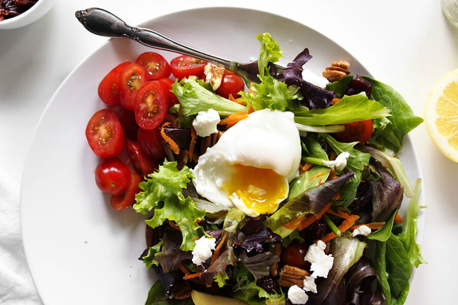 Simple breakfast salad with poached egg - CSMonitor.com