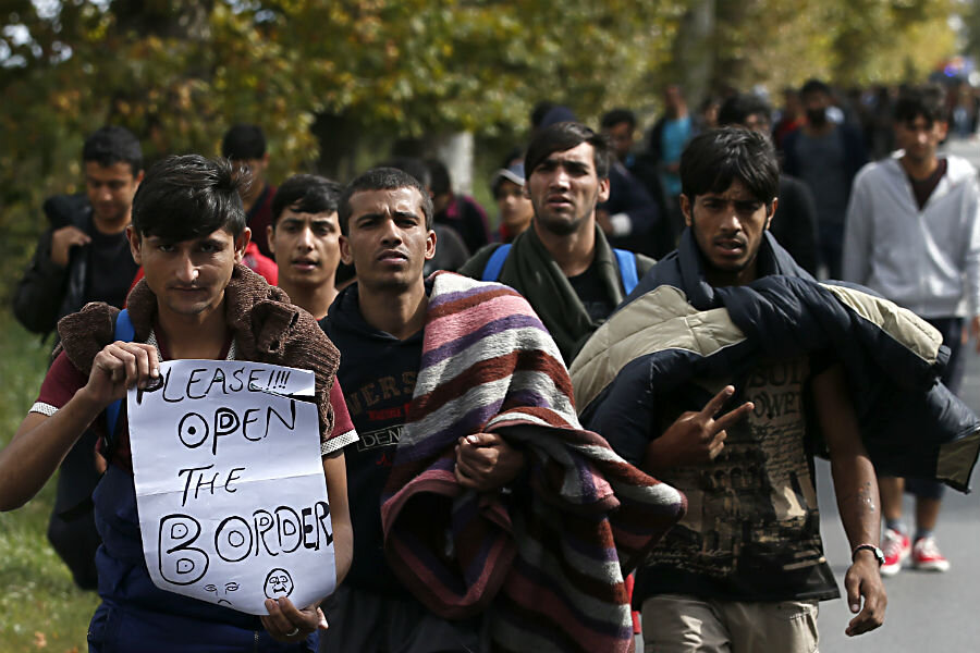 In Serbia, migrants march in protest toward Hungary border - CSMonitor.com