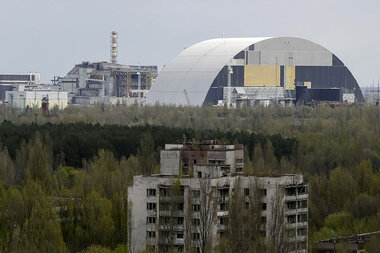 Giant shield begins sliding over Chernobyl reactor - CSMonitor.com