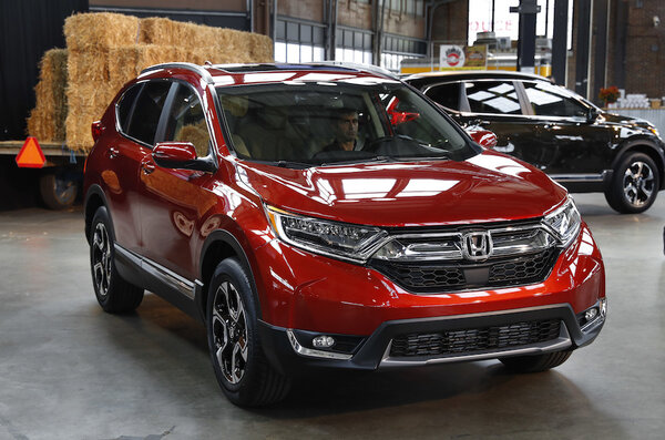 2017 Honda Cr V Improves On The Standard Bearer For Crossovers The 2017 Honda Cr V In Detroit