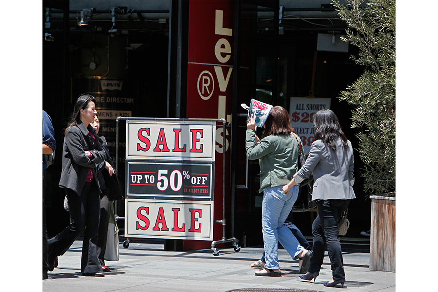 Levi s stores asks gun owners to leave their weapons at home
