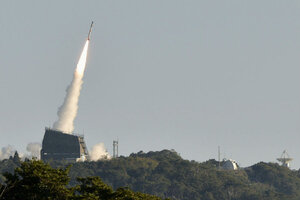 Japan's miniature rocket crashes, but may hold hints of the future
